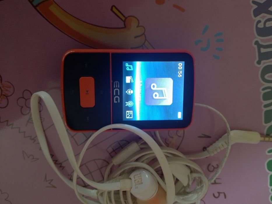 MP4-Плеер ECG PMP 30 на 8 Гб - Черный/Оранжевый