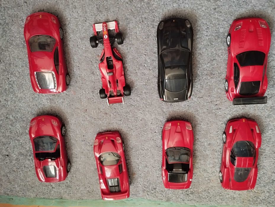 Игрушка машинка коллекционная. Очень красивая.