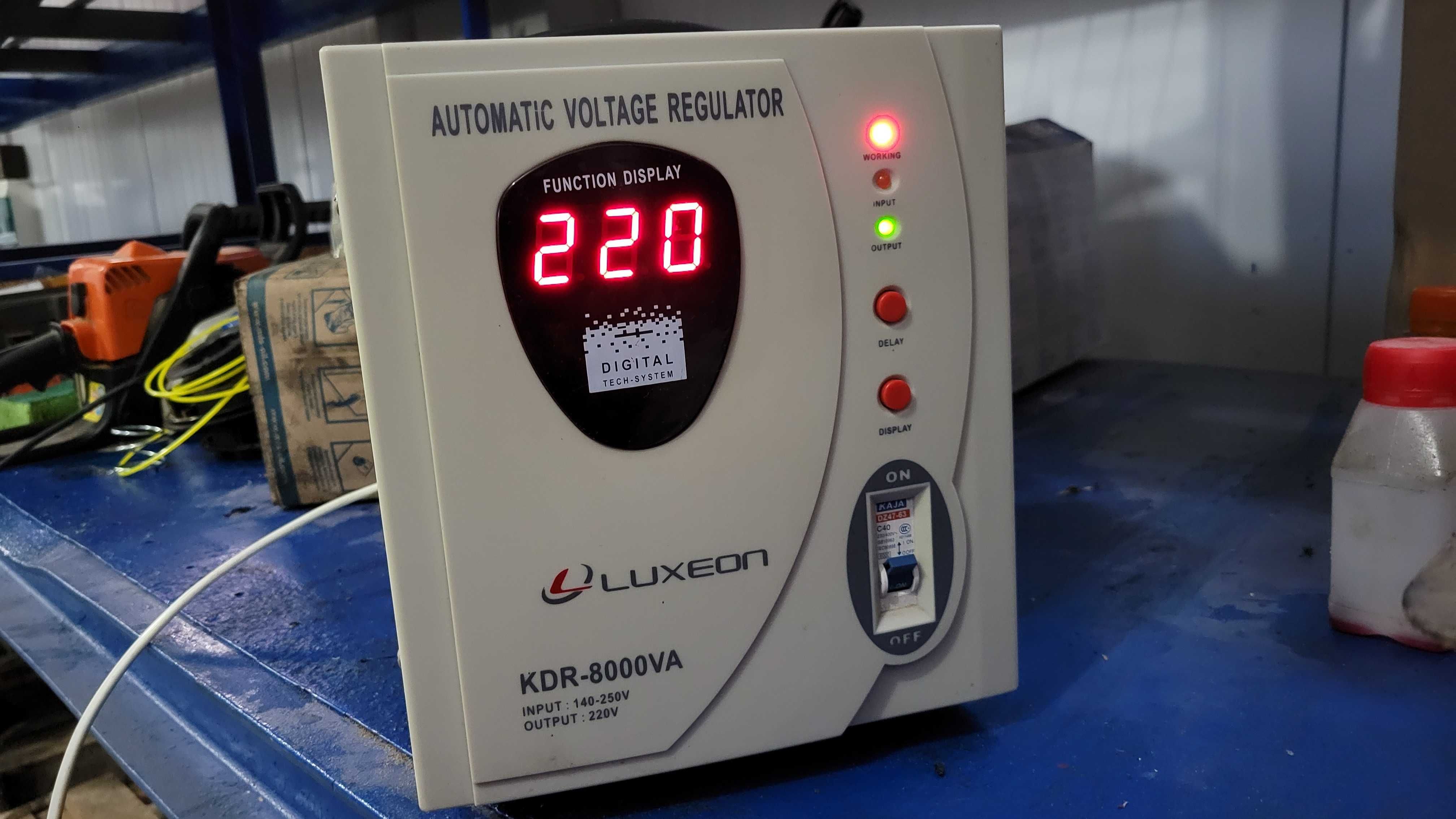 Стабілізатор напруги Luxeon KDR-8000VA 5,6 kW