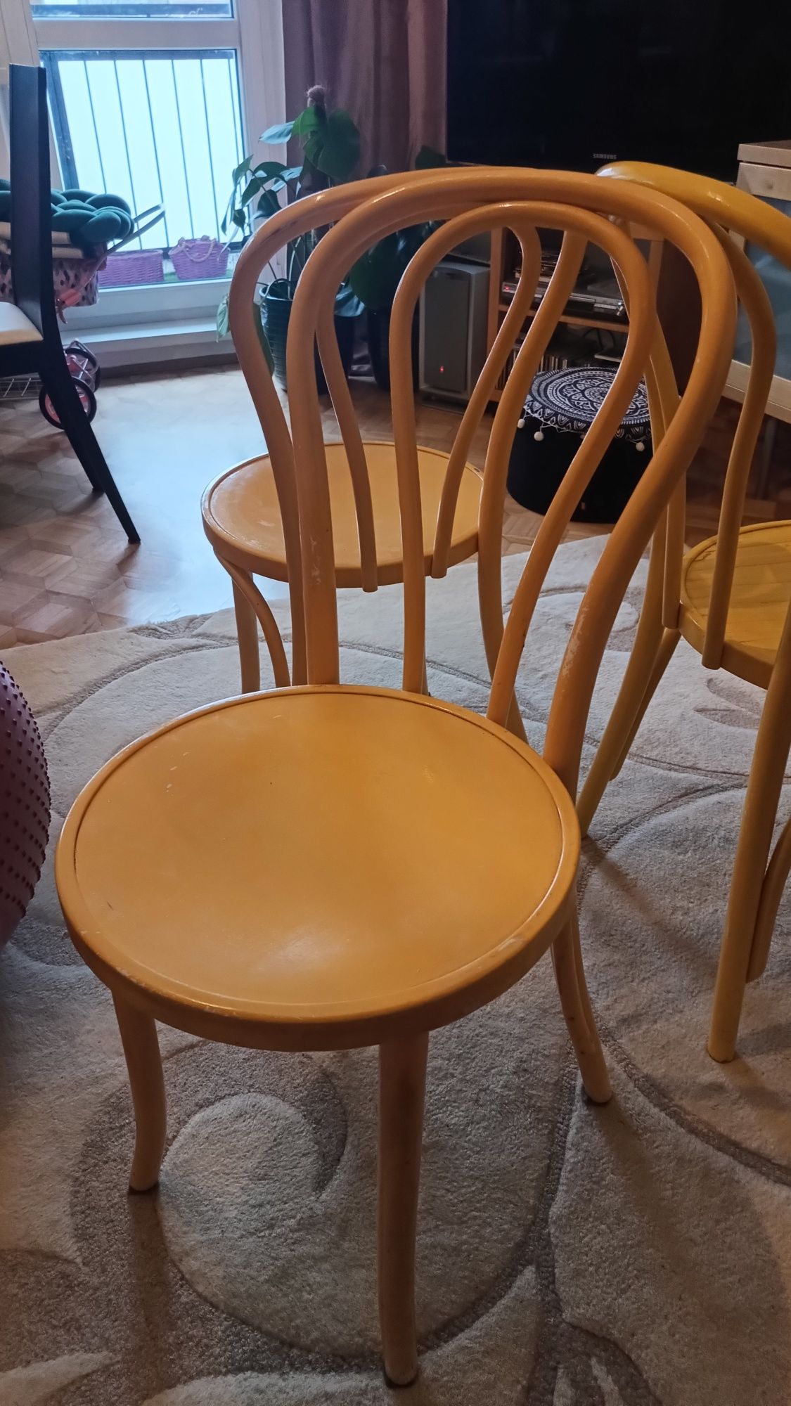 Krzesła drewniane żółte PRL vintage