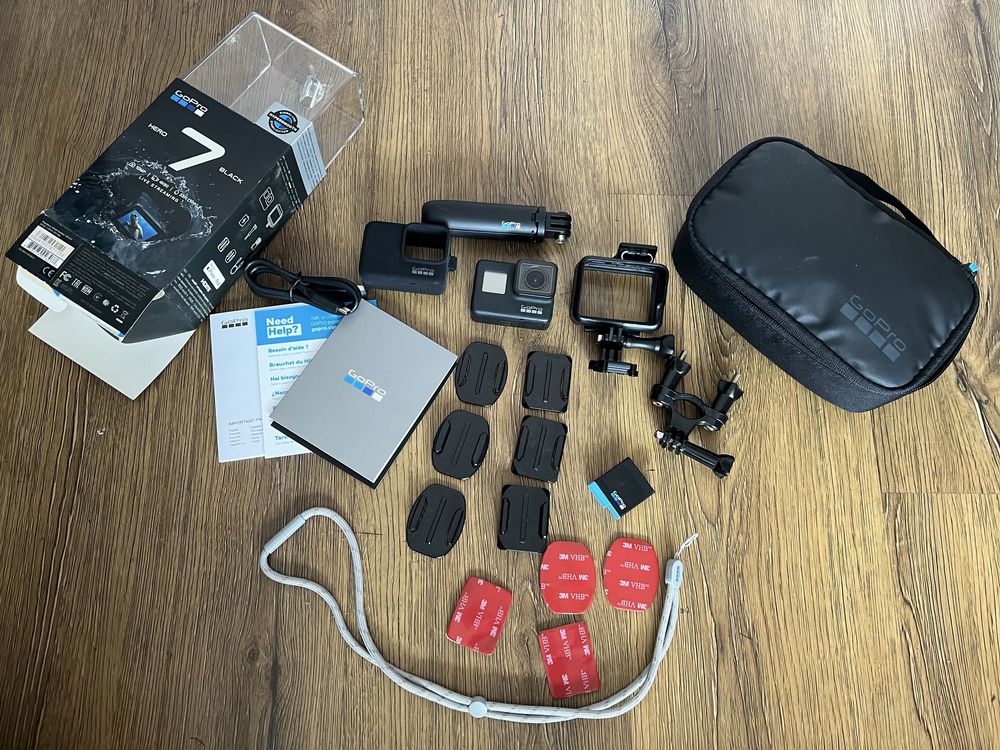 GoPro Hero 7 black, dwie baterie, statyw, torba