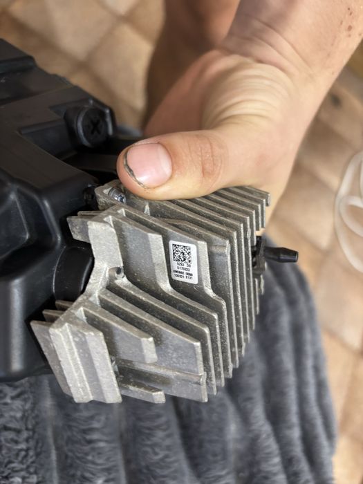 Фара тесла У оригинал целая и битая