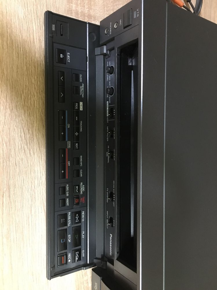 PANASONIK NV-F65 HQ Видеомагнитофон.