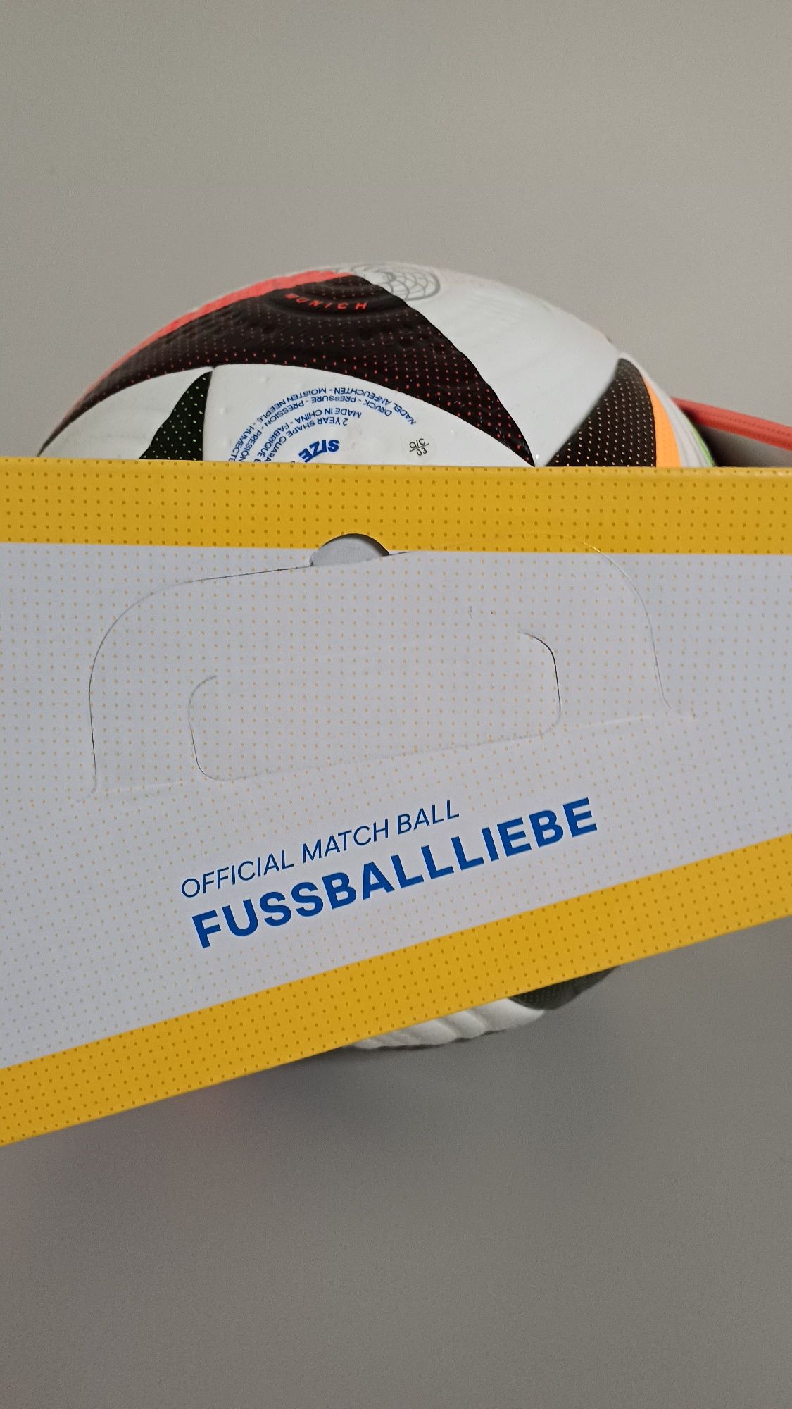 Piłka Nożna adidas Euro 2024 FUSSBALLLIEBE PRO OMB IQ3682