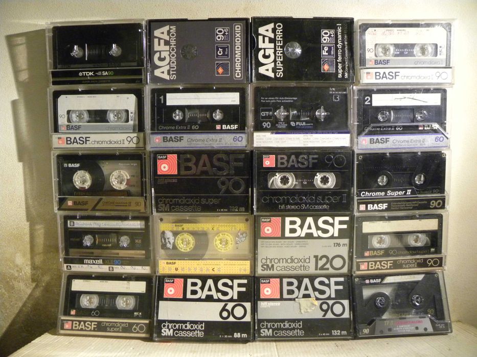 56 kaset magnetofonowych
27 kaset chromowych i 29 kaset żelazowych