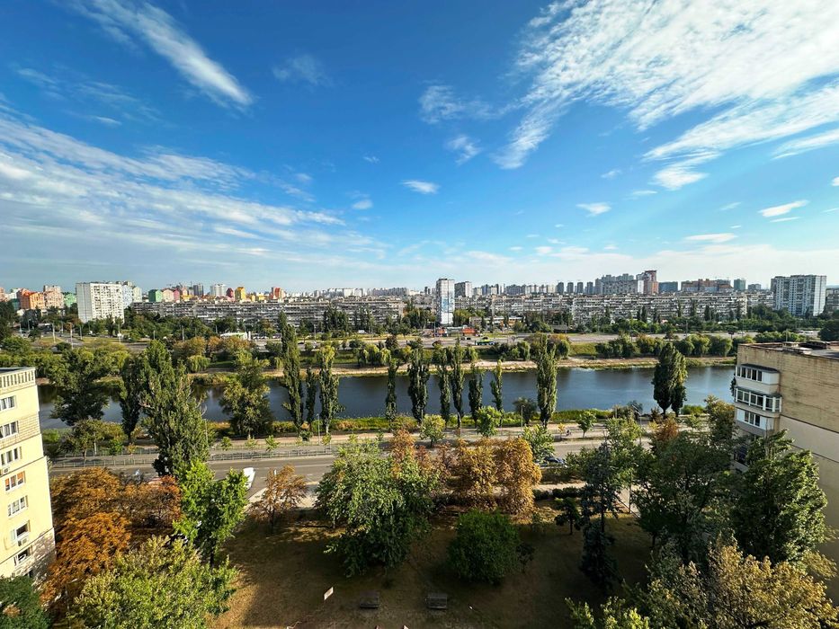 Продам видовую 2-к квартиру с ремонтом на  Русановке, м. Левобережная!