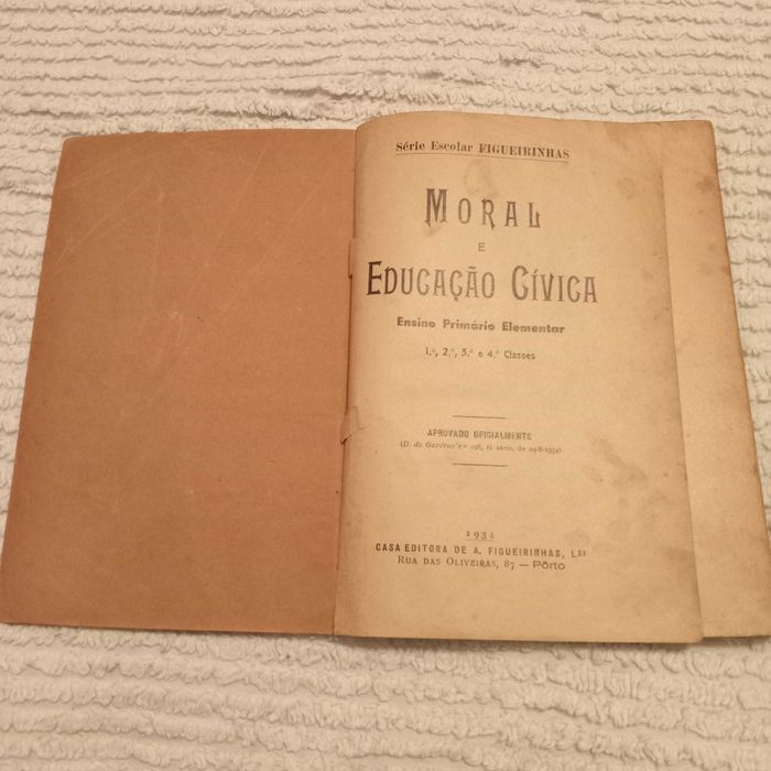 Moral e Educação Cívica (Livro Antigo)