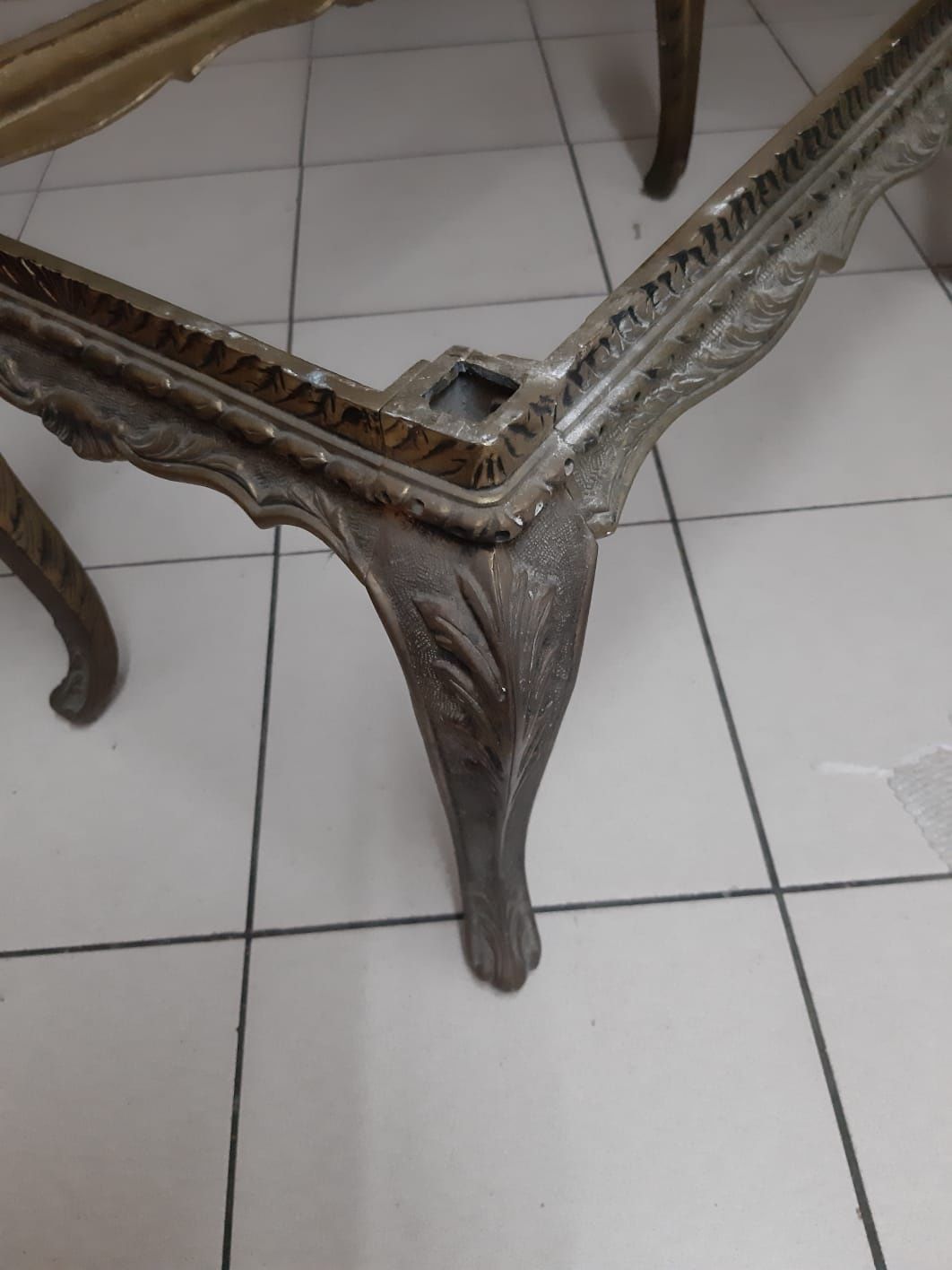 Mesa com tampo em marmore rosa