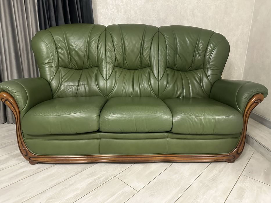 Диван тримістний шкіряний