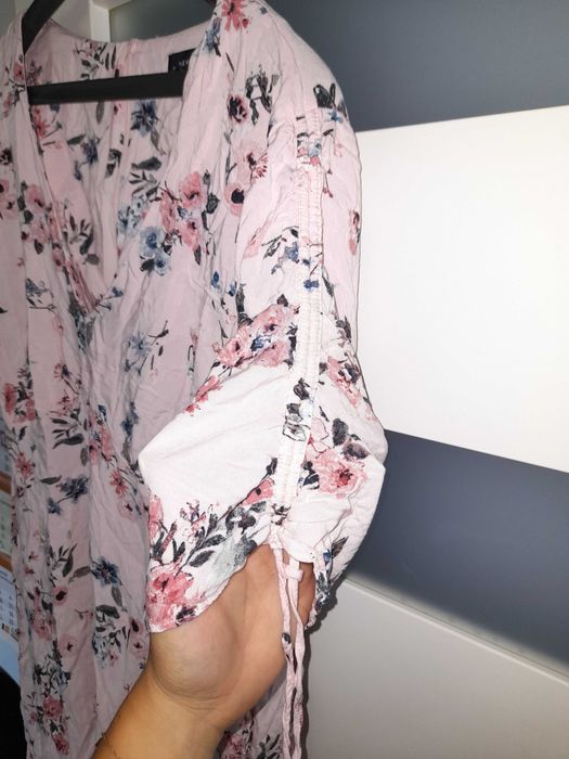 Sukienka 44 New Look xl letnia pudrowy roz w kwiaty zwiewna dekolt