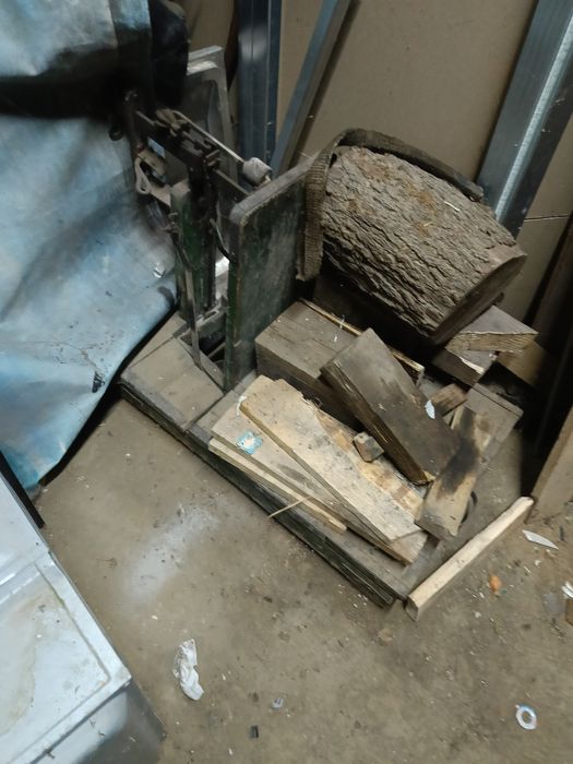 Stara waga drewniana.