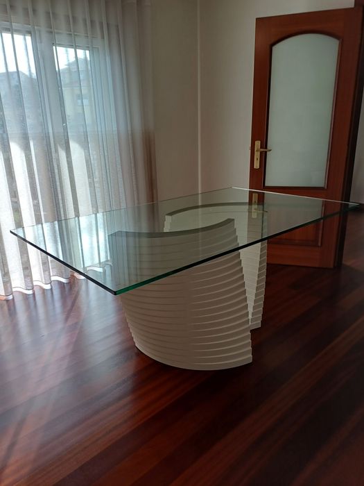 Mesa de jantar em estado novo