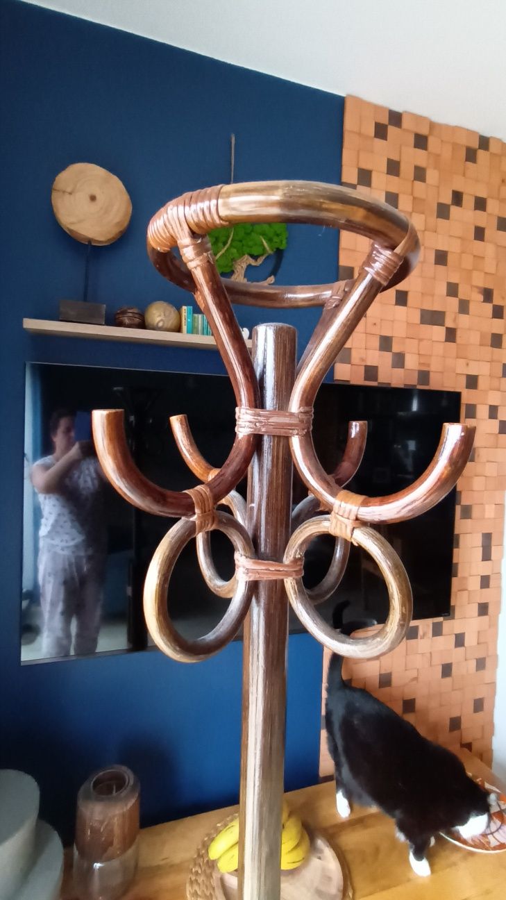 Stojak wieszak na ubrania rattanowy rattan