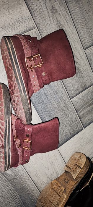 Віддам жіноче взуття 24 -24.5 см устілка