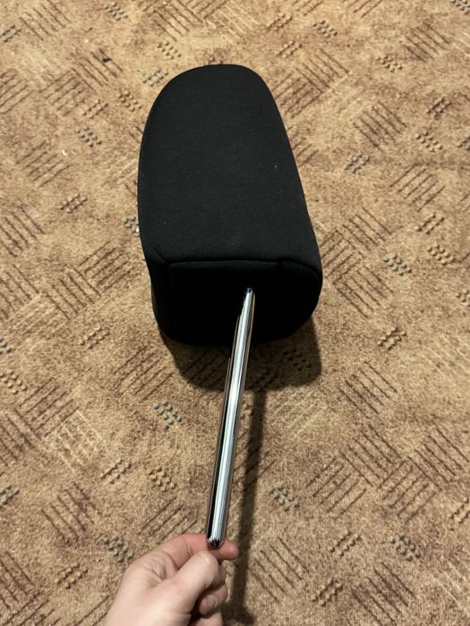 Підголовник правий peugeot 308 t7