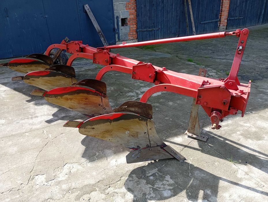 Pług 4 skibowy zagonowy od rolnika po wymianie elementów roboczych.