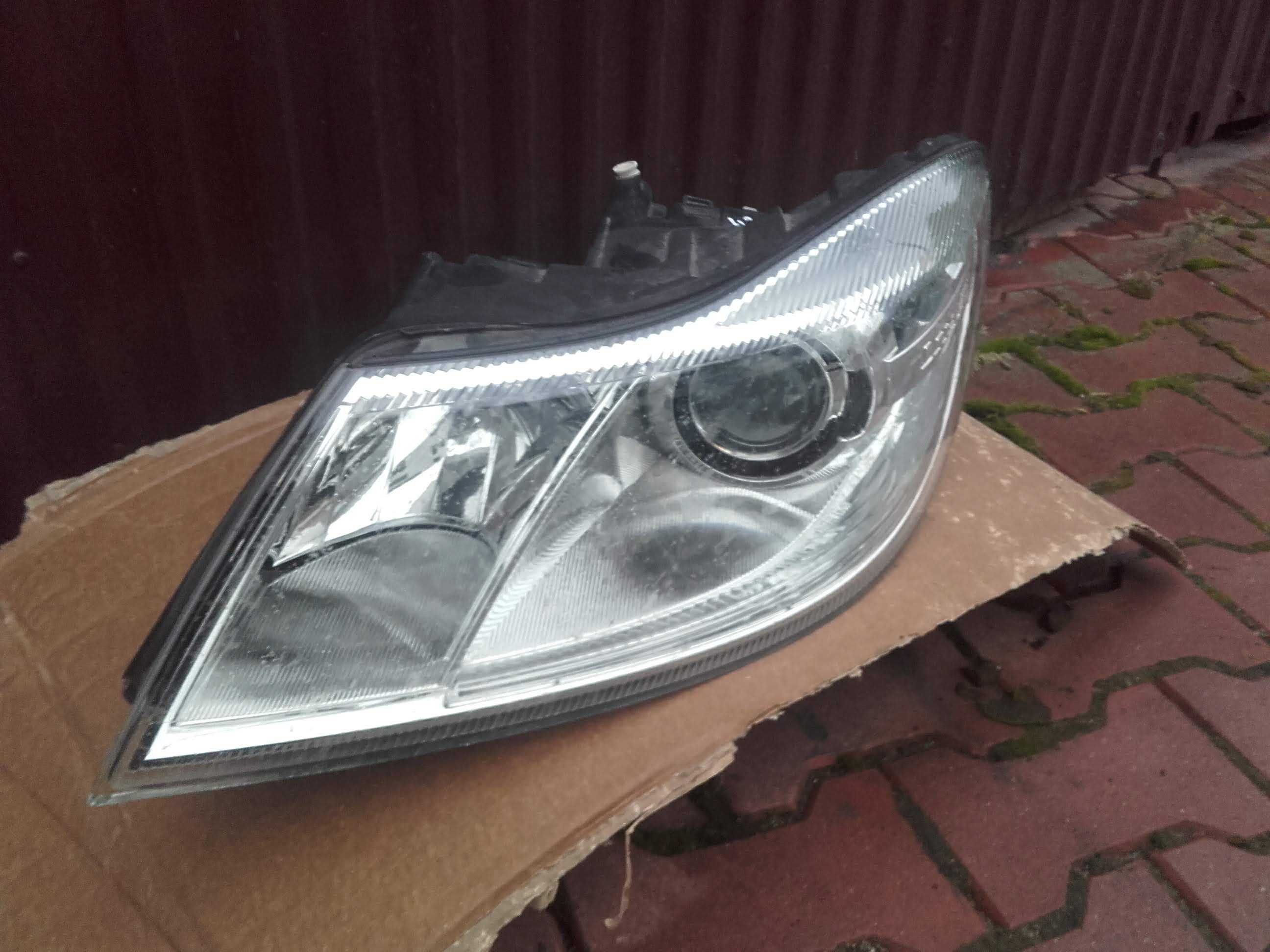 Lampa przód lewa Skoda Octavia 2 II ksenon xsenon 2008->2013 nr4301
