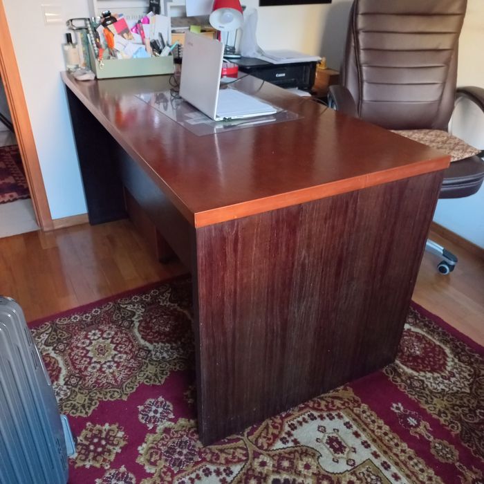 secretária de escritório.