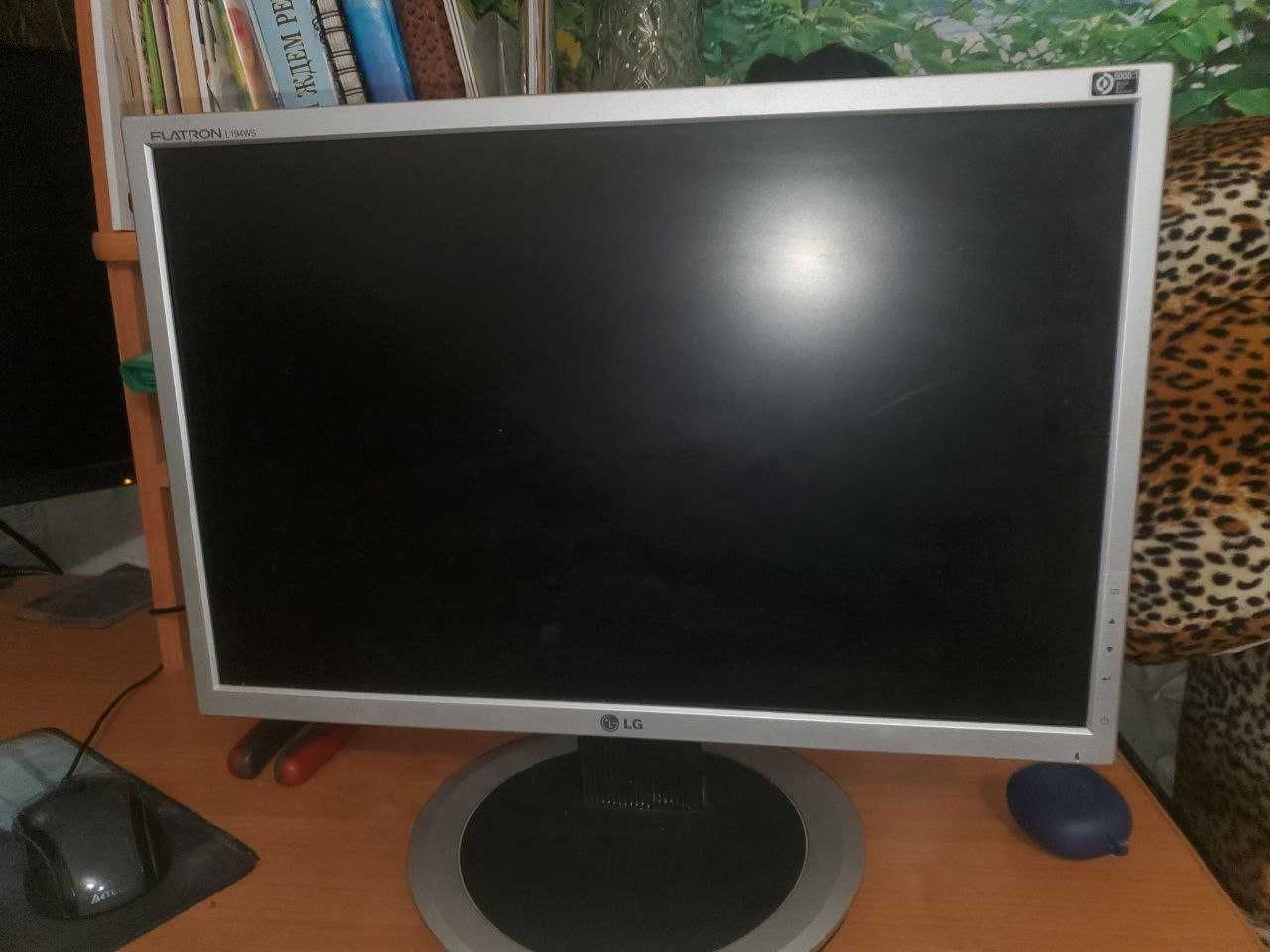 Монитор LG 19 дюймів, широкоформатний, справний