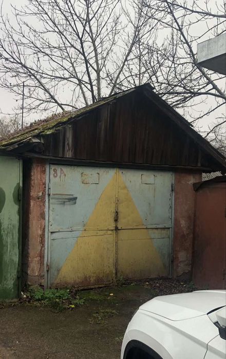 Продам гараж в центрі, площа Молоді