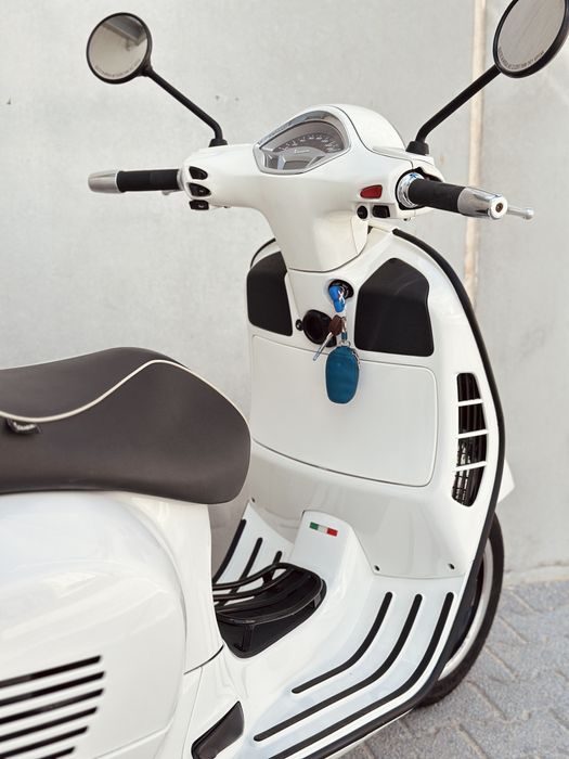 Vespa GTS Super 300 - Full Extras