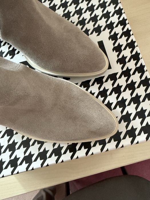 Продам трендові ботинки-козаки