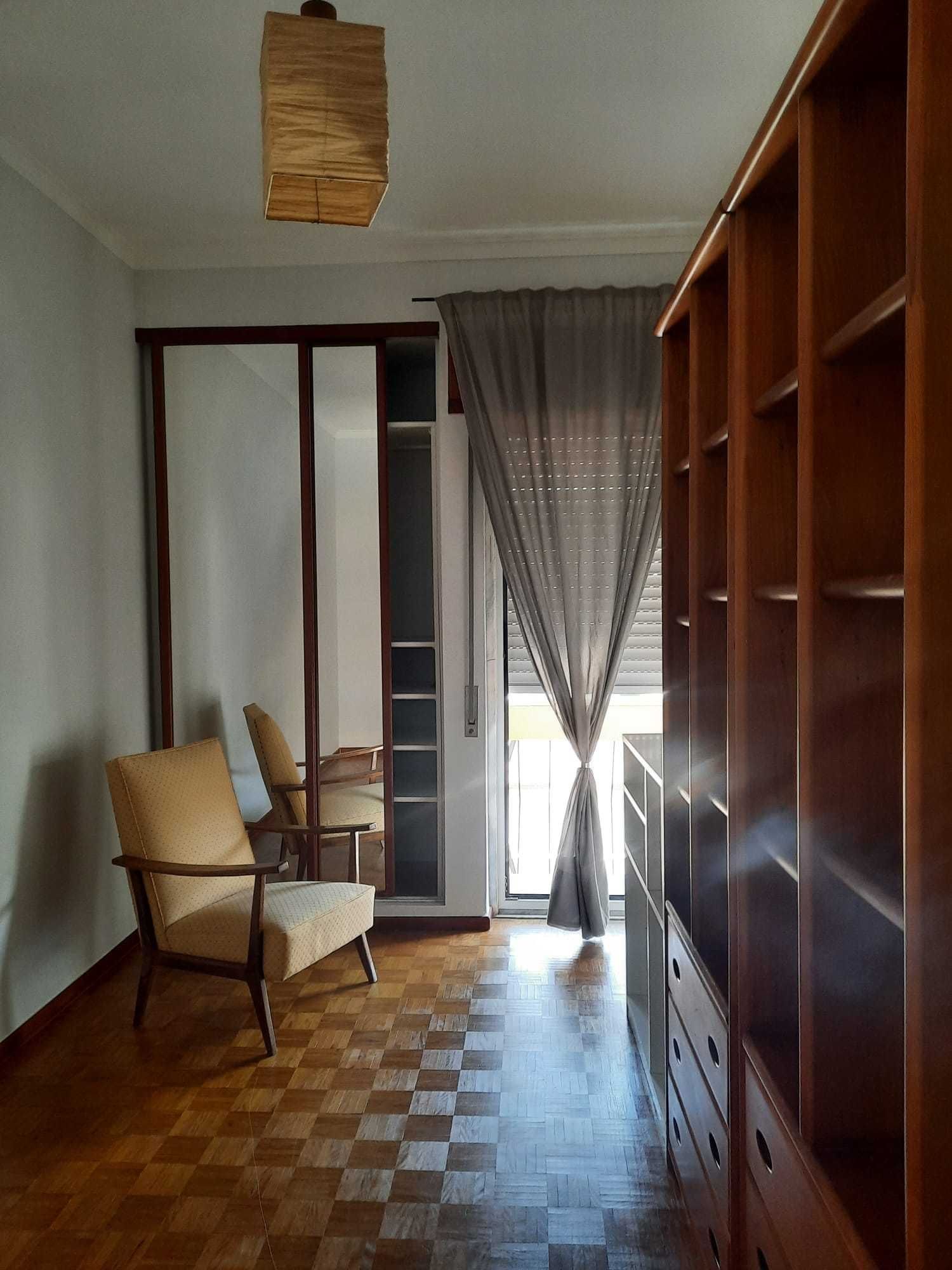 Apartamento T2 no Centro de Queijas