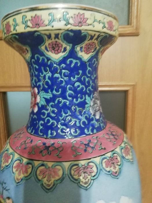 Jarra cerâmica com desenhos asiáticos
