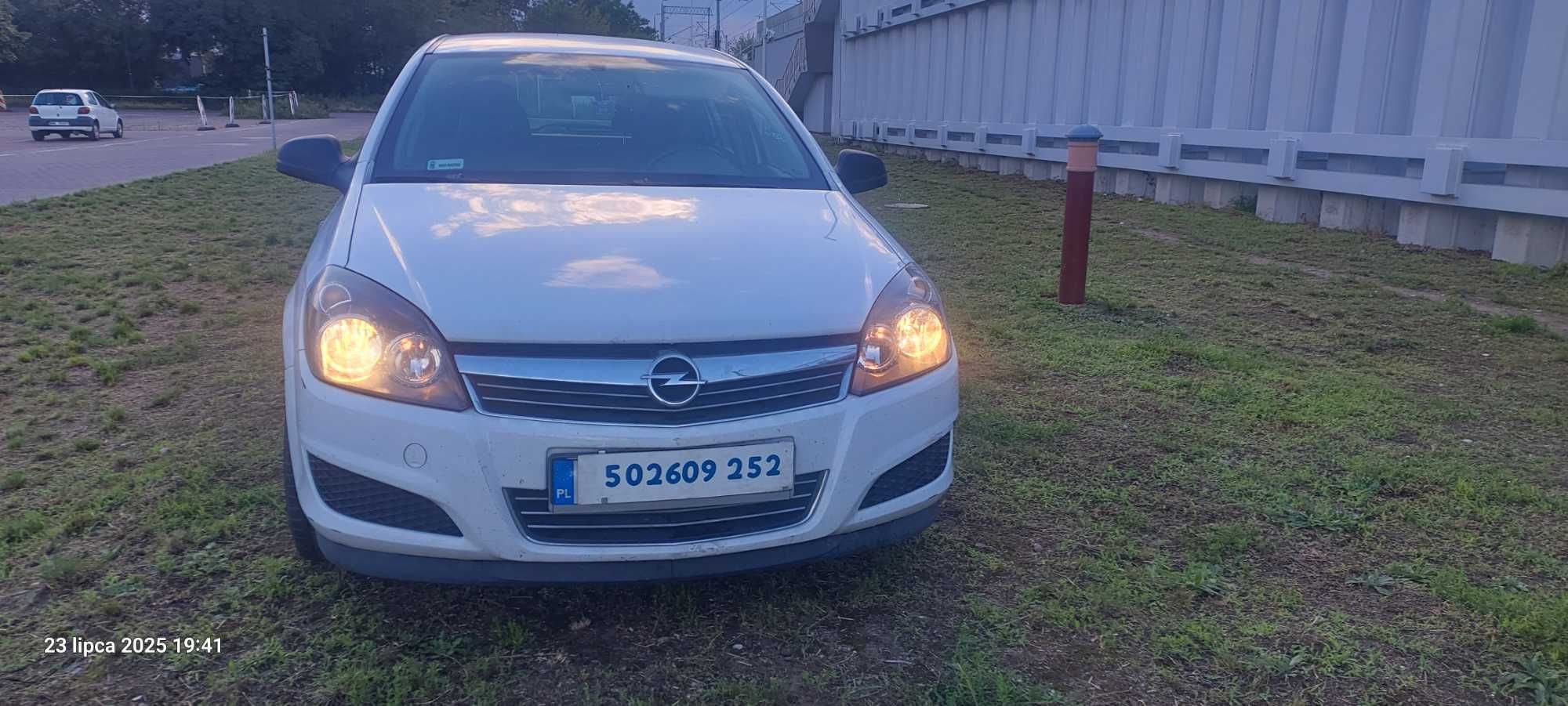 OPEL ASTRA 2012 Rok 1,6 Benzyna, mały przebieg