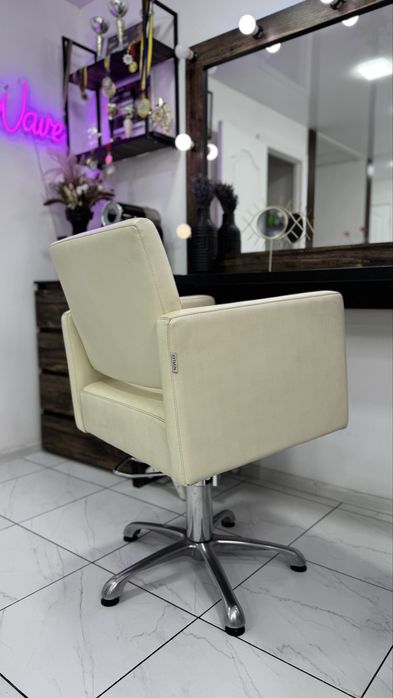 Перукарське крісло гідравліка