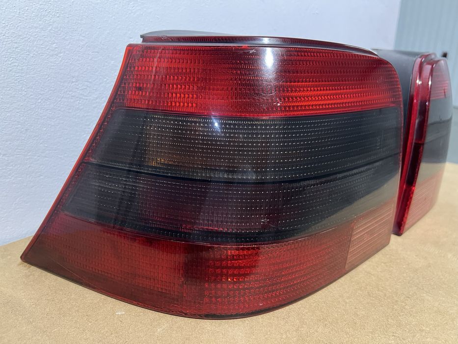 Farolins VW Golf 4 1998 a 2004 - Originais VW / Hella