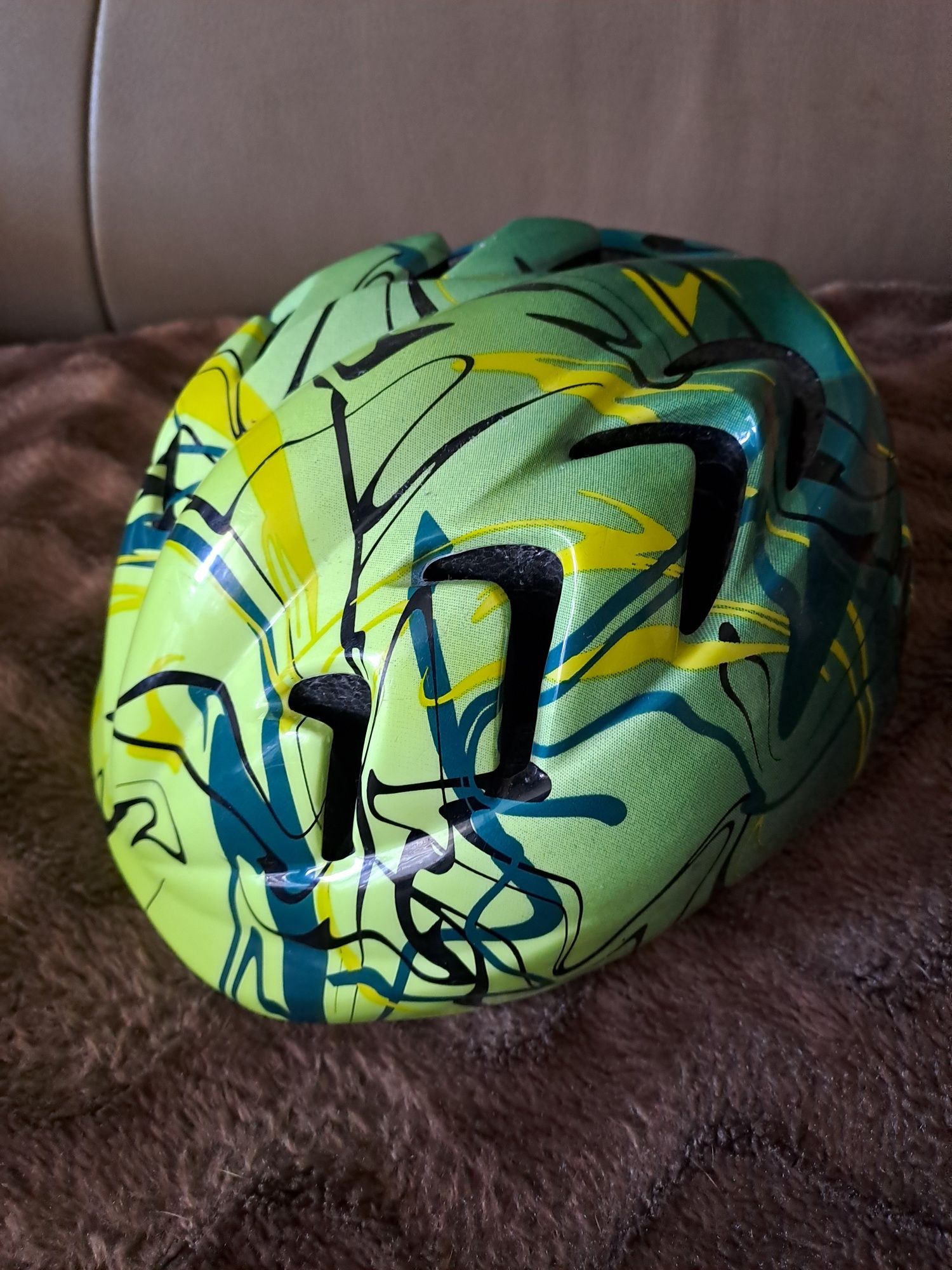 Markowy kask dla chłopca lub dziewczynki Cool Slide. Rozmiar XS-48-52.