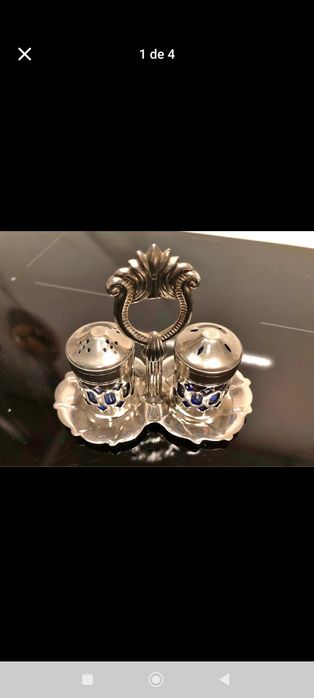 Saleiro e Pimenteiro em vidro azul cobalto c/estrutura casquinha prata