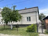 Продається житловий будинок з господарськими будівлями у м.Рогатин