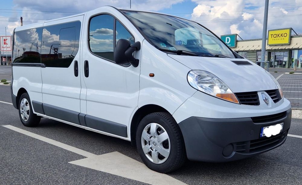 Wynajem busa 9 osobowego bus wypożyczenie busów przewóz osób busem tax