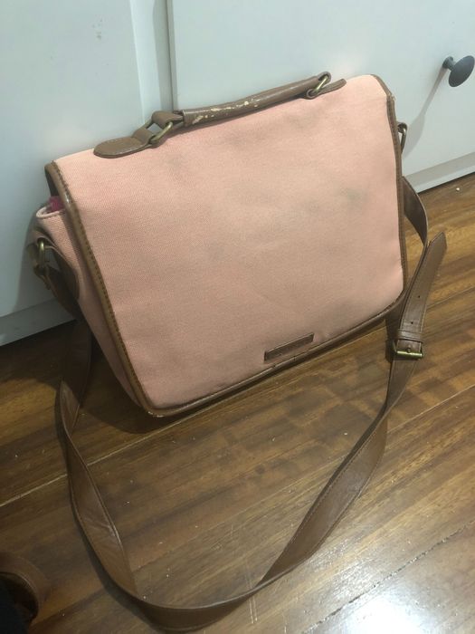 Mala mulher à tira cola