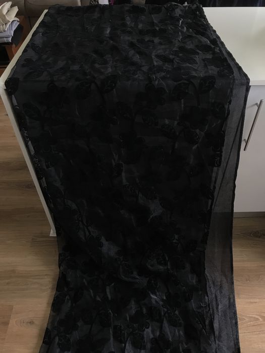 Várias cortinas (verdes, pretas, bege, cinza, castanhas, amarelas)