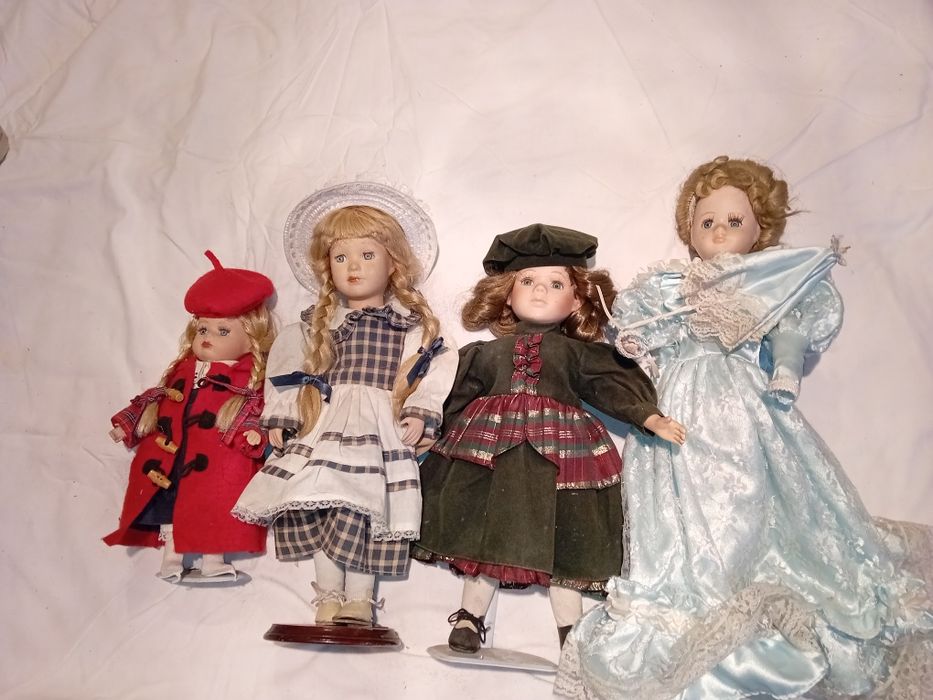 Conjunto de 4 Bonecas em Loiça Antigas