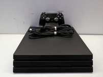 Konsola PS4 Pro 1TB +Pad + Okablowanie