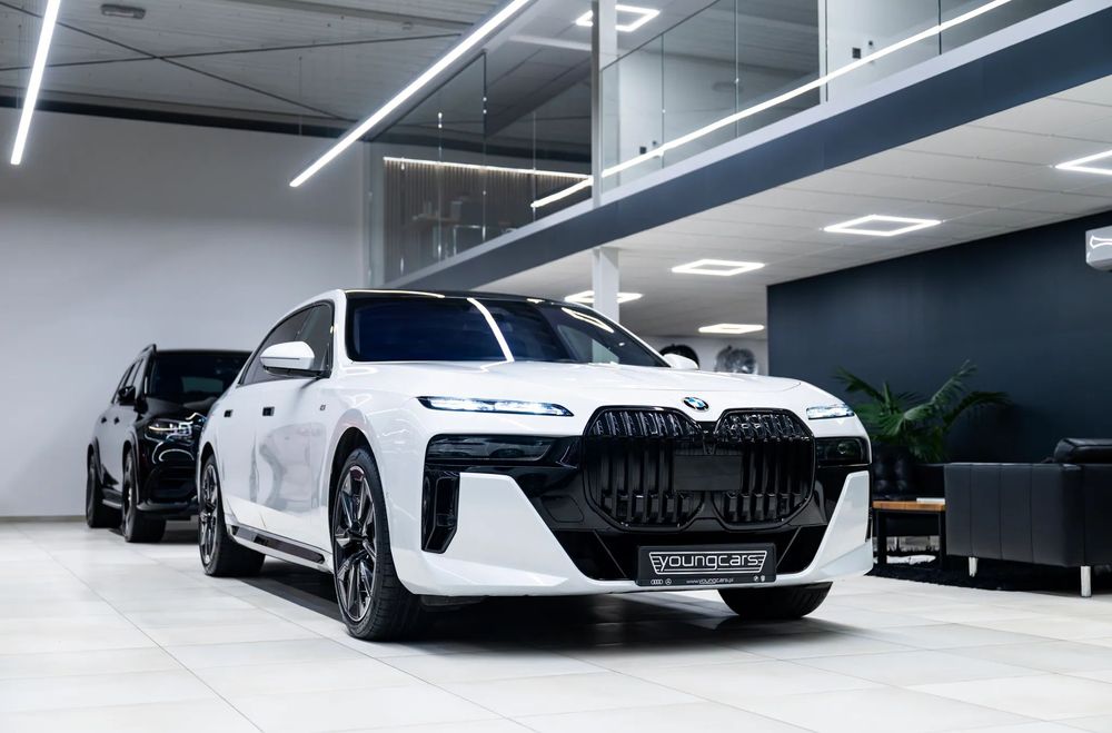 BMW Seria 7 740d xDrive / MONITOR Z TYŁU / WEBASTO / M Pro / BMW Individual