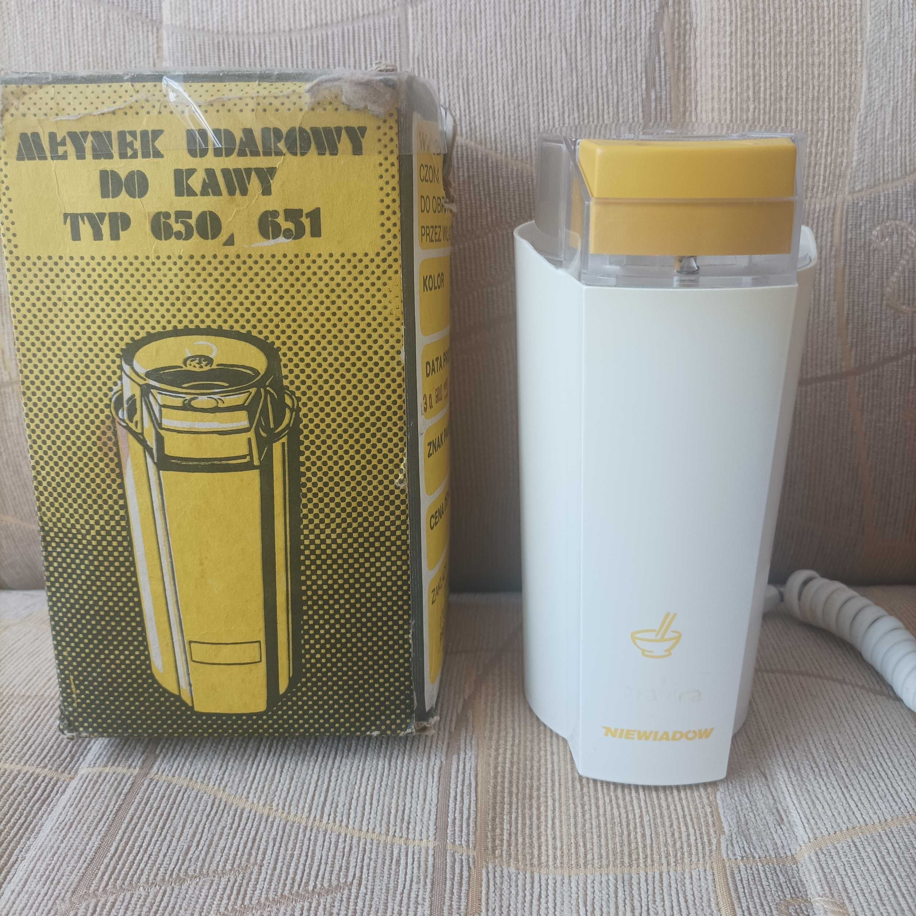 Młynek do kawy Niewiadów typ 652 z czasów PRL