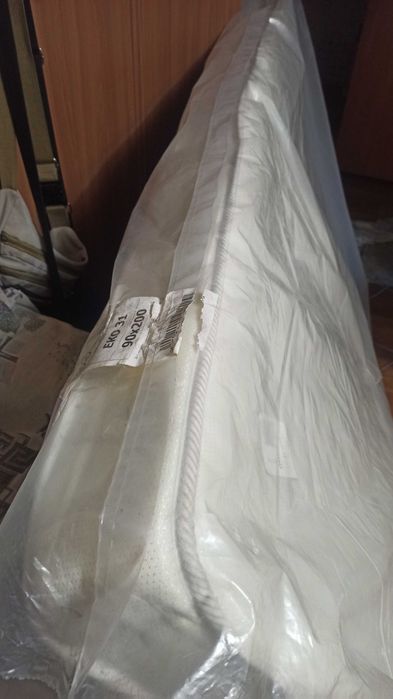 Продам ліжка полуторні.