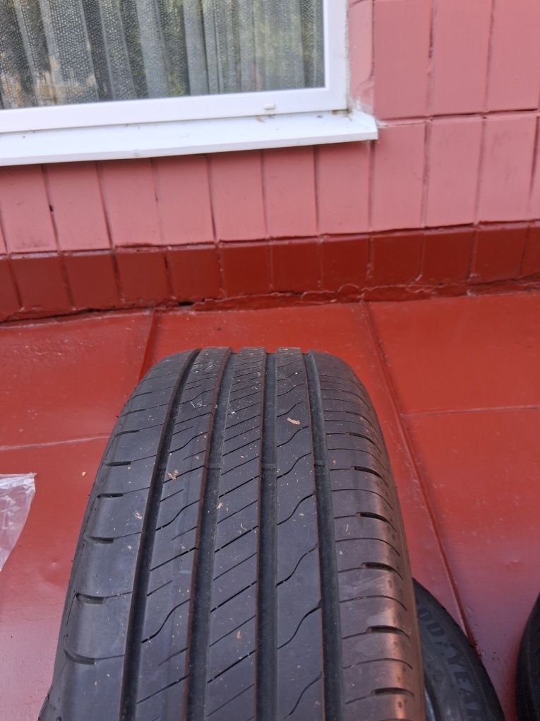 Покрышки  205/55  R16  Goodyera.  Летние.