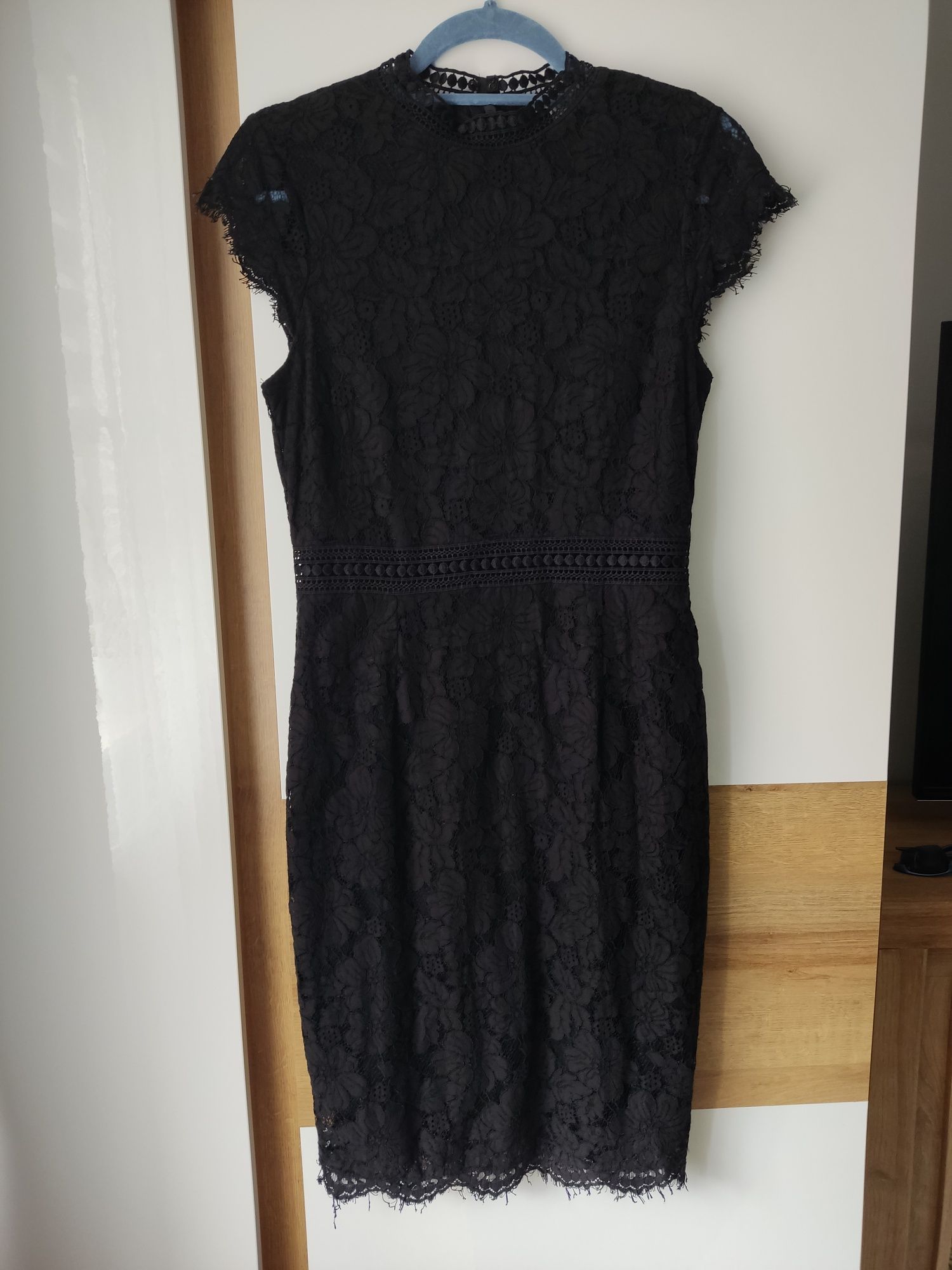 Czarna koronkowa sukienka H&M S