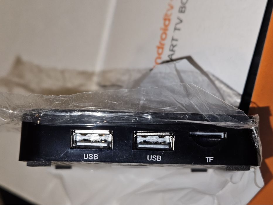 Андроід тв, пам'яті 2/16,голосовий пульт,з опціями, андроід приставка