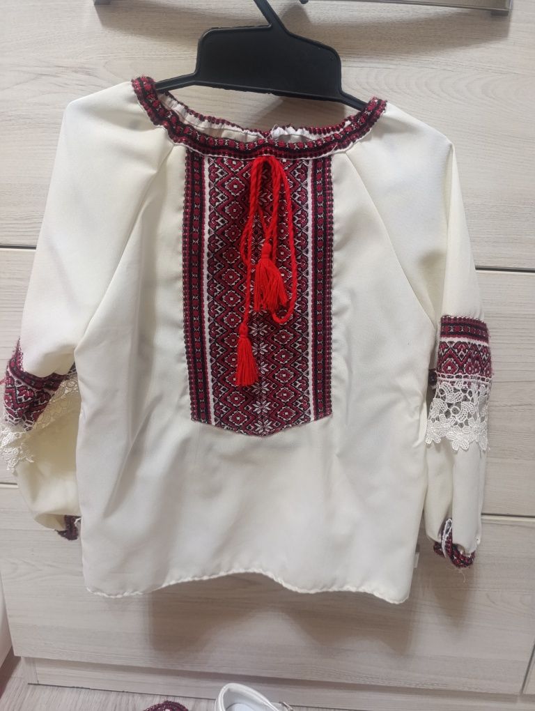 Вишиванка для дівчинки в хорошому стані!