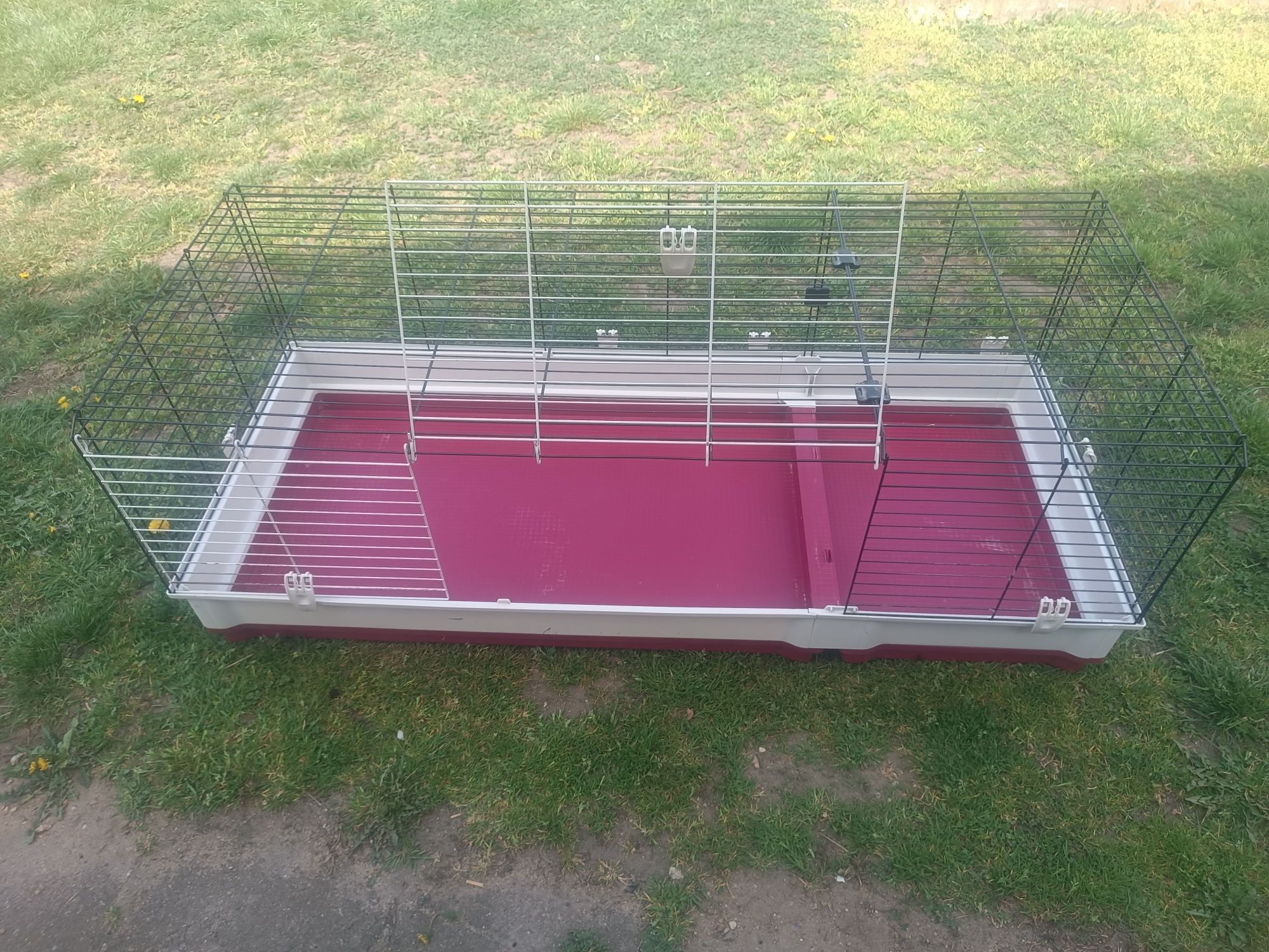 Sprzedam bardzo dużą klatkę dla zwierząt.