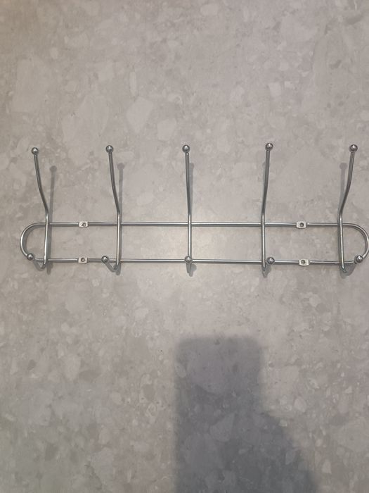 Вешалка металлическая,цена 100 грн!