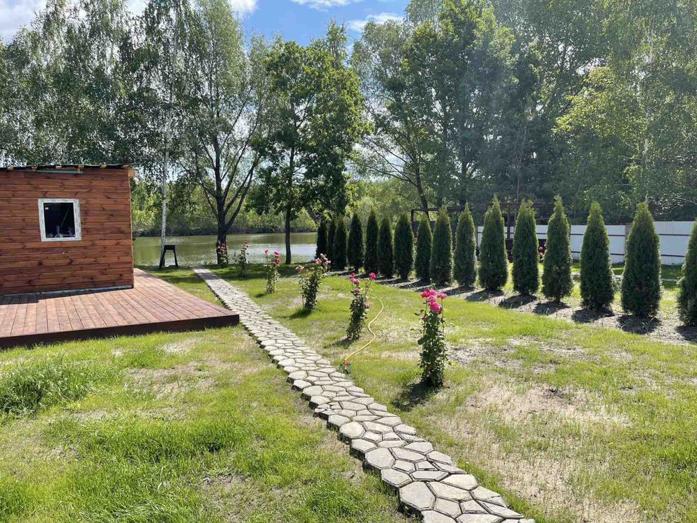 109 Будиночок з каміном на березі озера