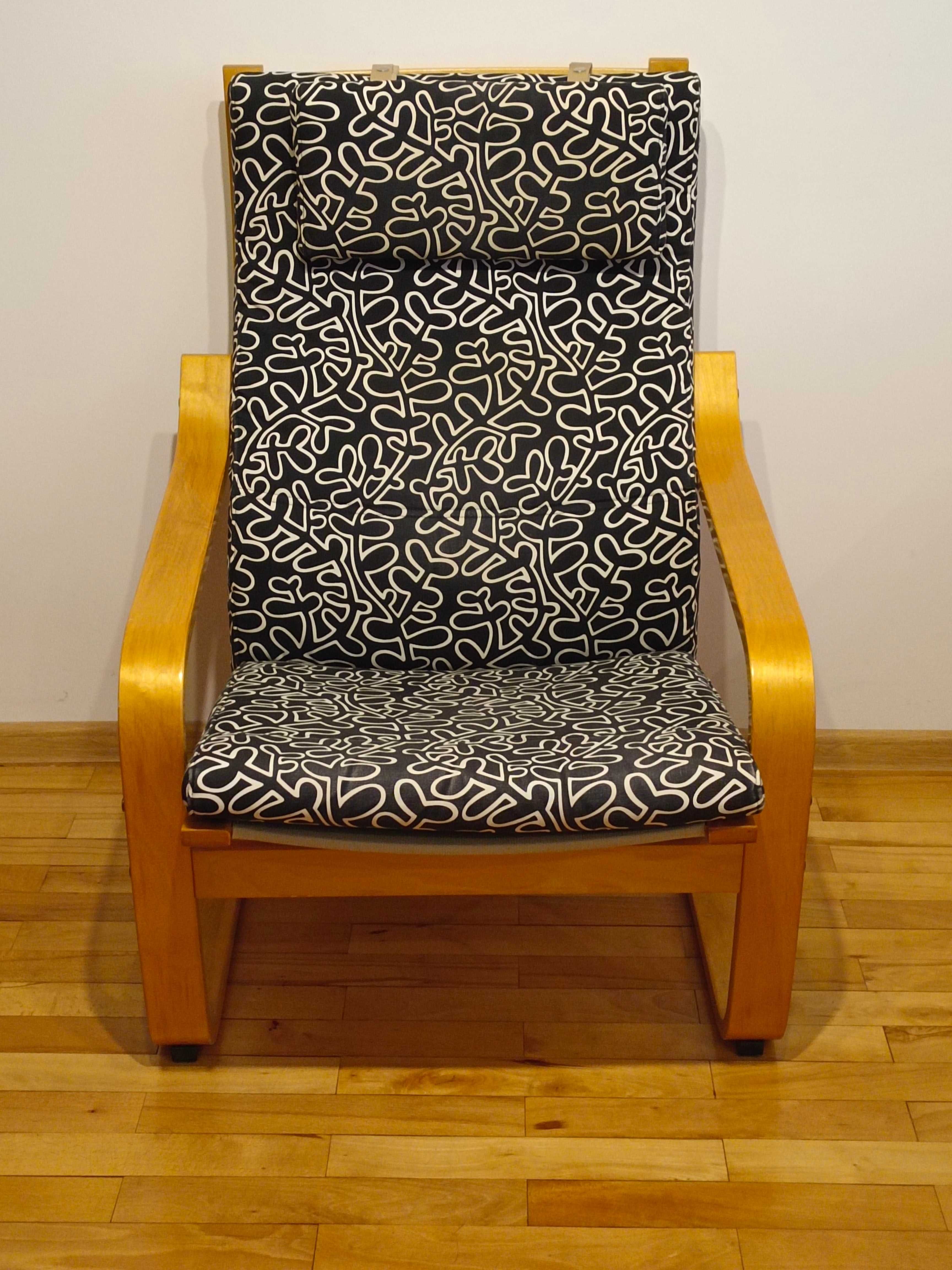 fotel Poang Ikea czarno-biały